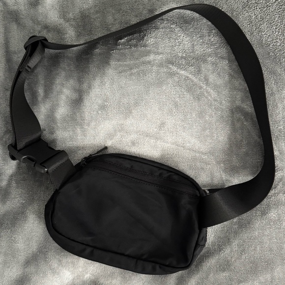 Everywhere Belt Bag 1L - Picture 5 of 6